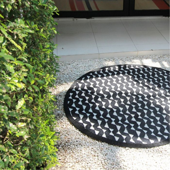 STRIDE Round Mat, Black & White, C [1 Left]