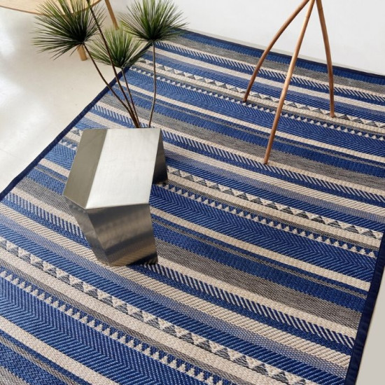 INARI Mat, Indigo & White, M