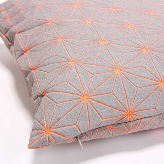 Tamara pillow - NEO [1 x DISPLAY Left]