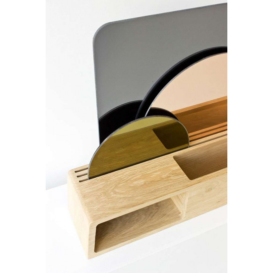 Display with mirrors Display with mirrors